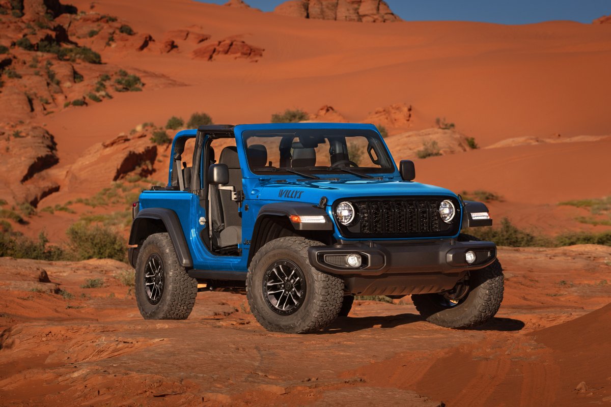 2025 Jeep Wrangler Exterior Passenger Side Front Profile