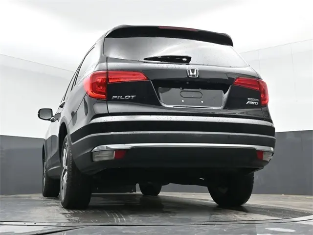 2017 Honda Pilot Touring photo 32