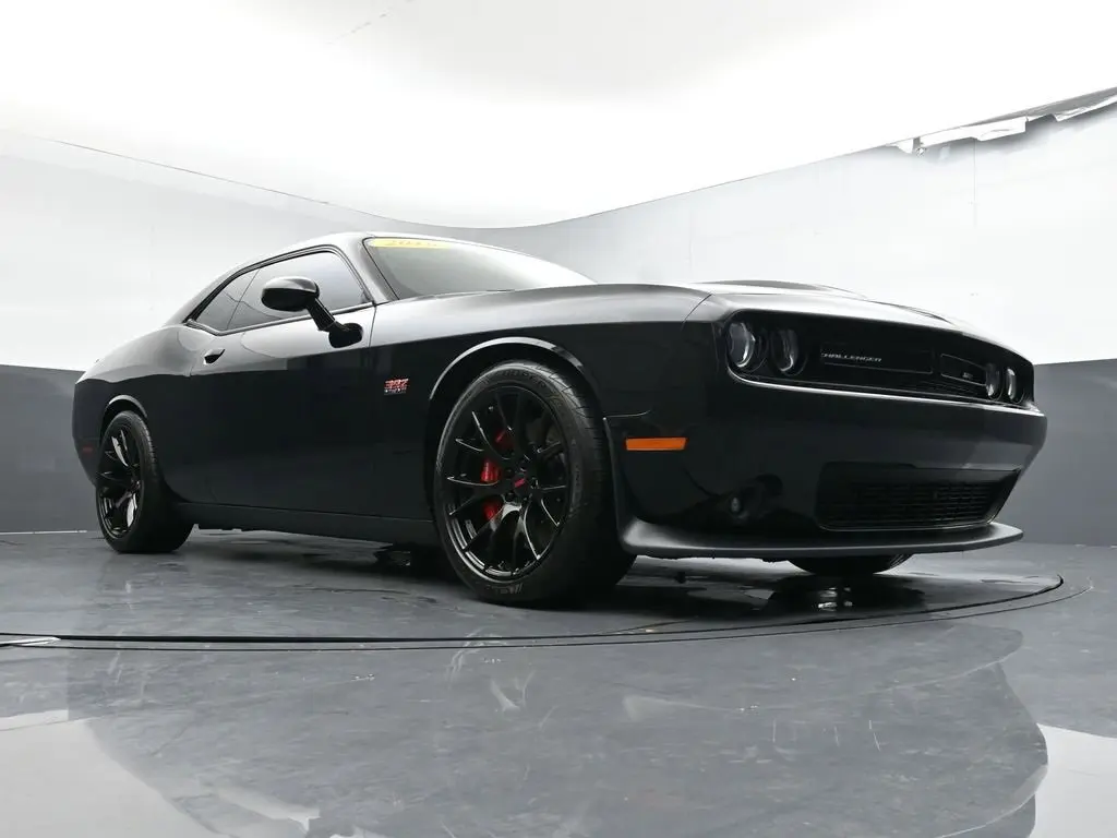 2016 Dodge Challenger SRT8 392 photo 24