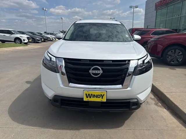 2026 Nissan Rogue SV photo 2