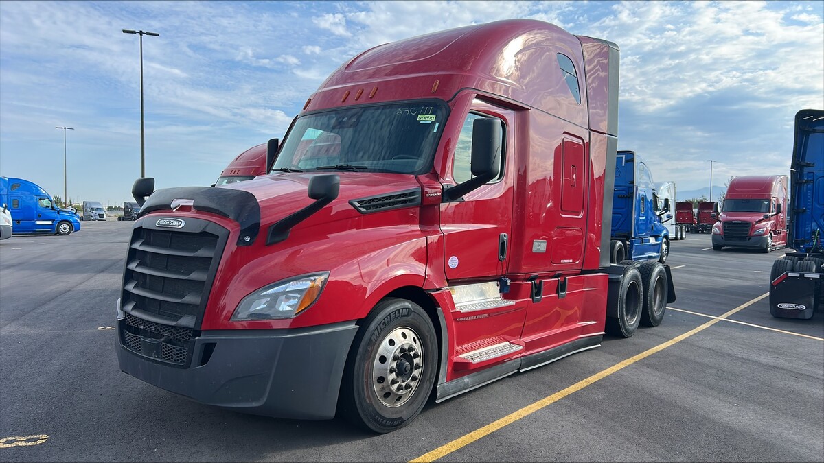 2023 FREIGHTLINER Cascadia