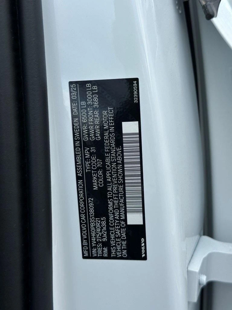 2025 Volvo - image 30