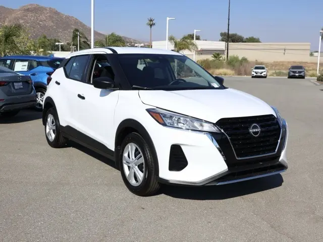 2025 Nissan KICKS PLAY Base's photo