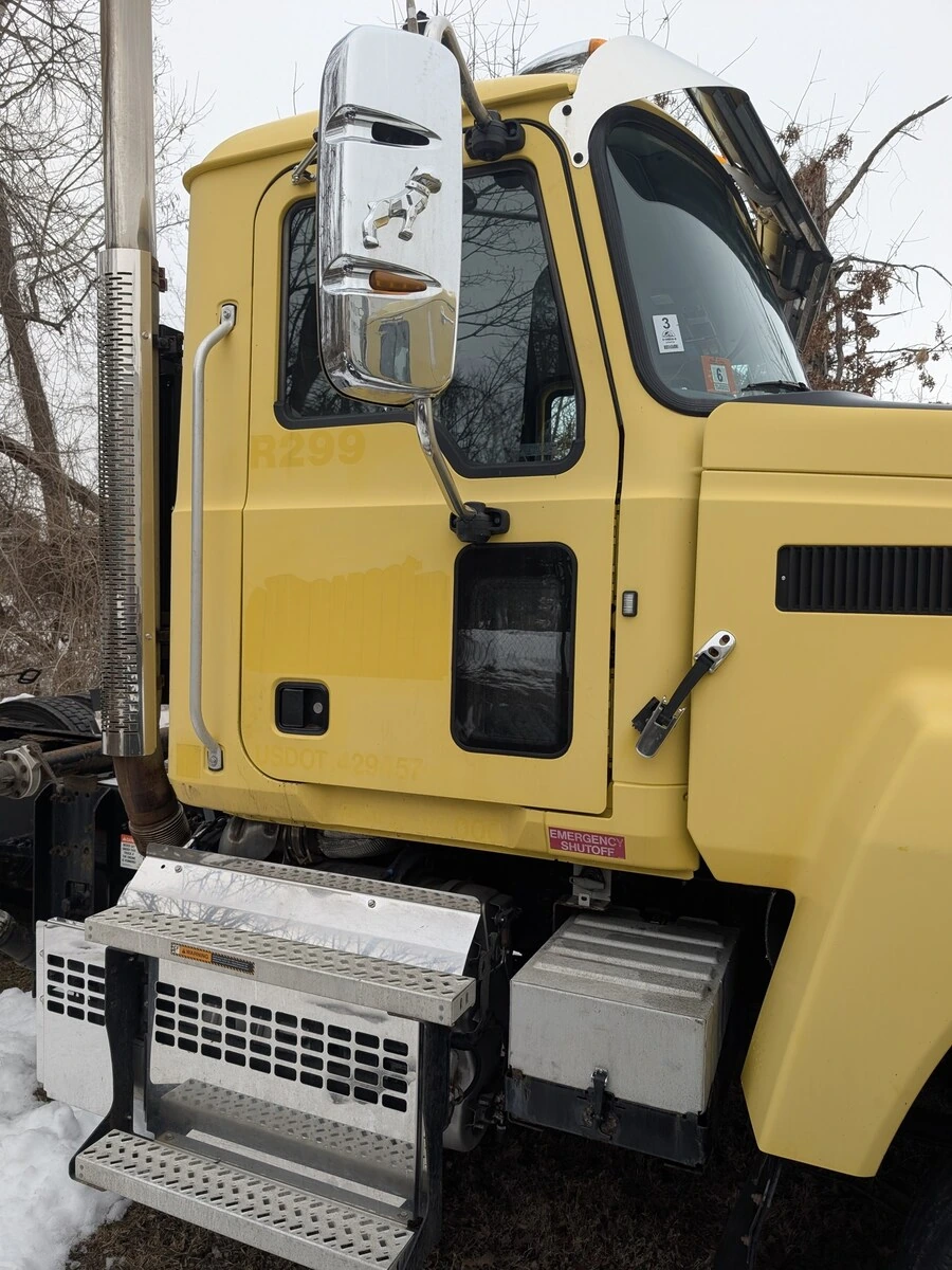 2020 Mack Pinnacle - image 6