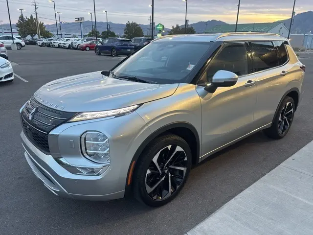 2022 Mitsubishi Outlander SEL GT photo 3