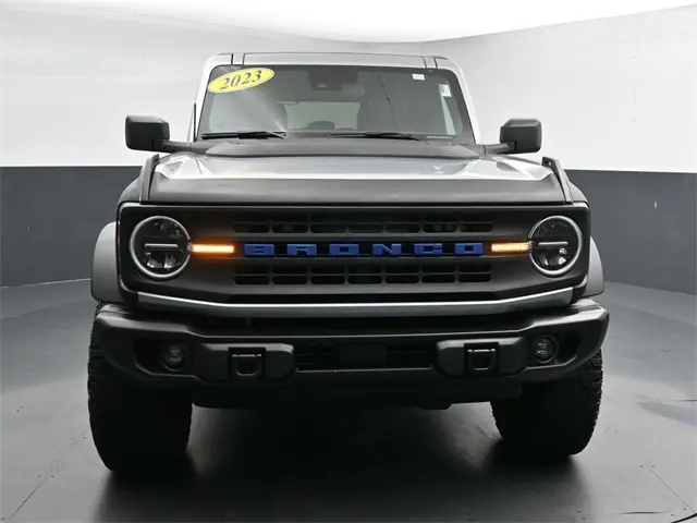 2023 Ford Bronco Black Diamond photo 2