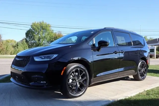 2026 Chrysler Pacifica Limited photo 5