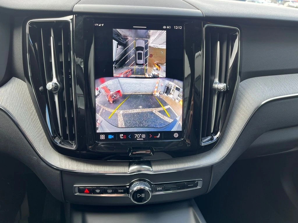 2025 Volvo - image 19