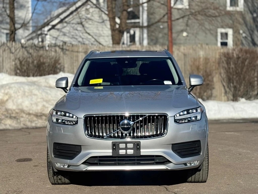 2021 Volvo - image 9