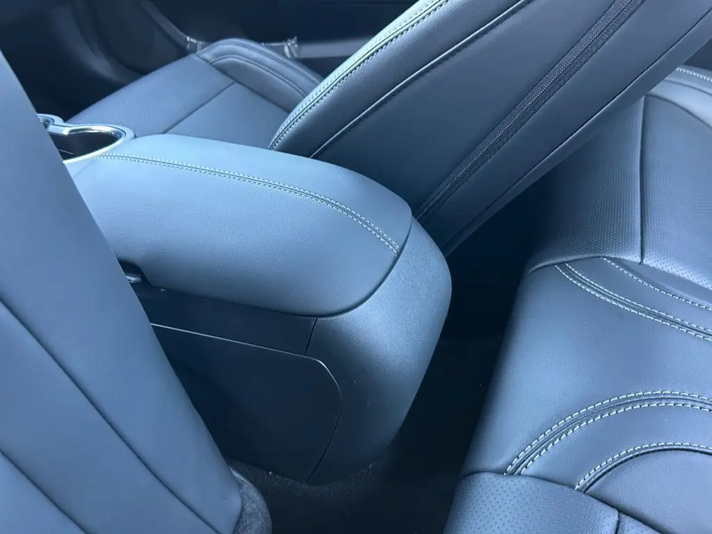 2025 Ford Mustang EcoBoost Premium photo 33
