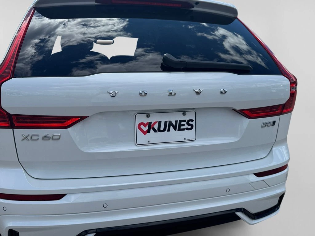 2025 Volvo XC60 Plus - Photo 9