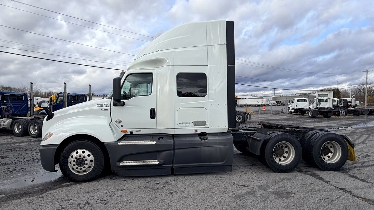 2022 International LT in Syracuse, NY — photo 3