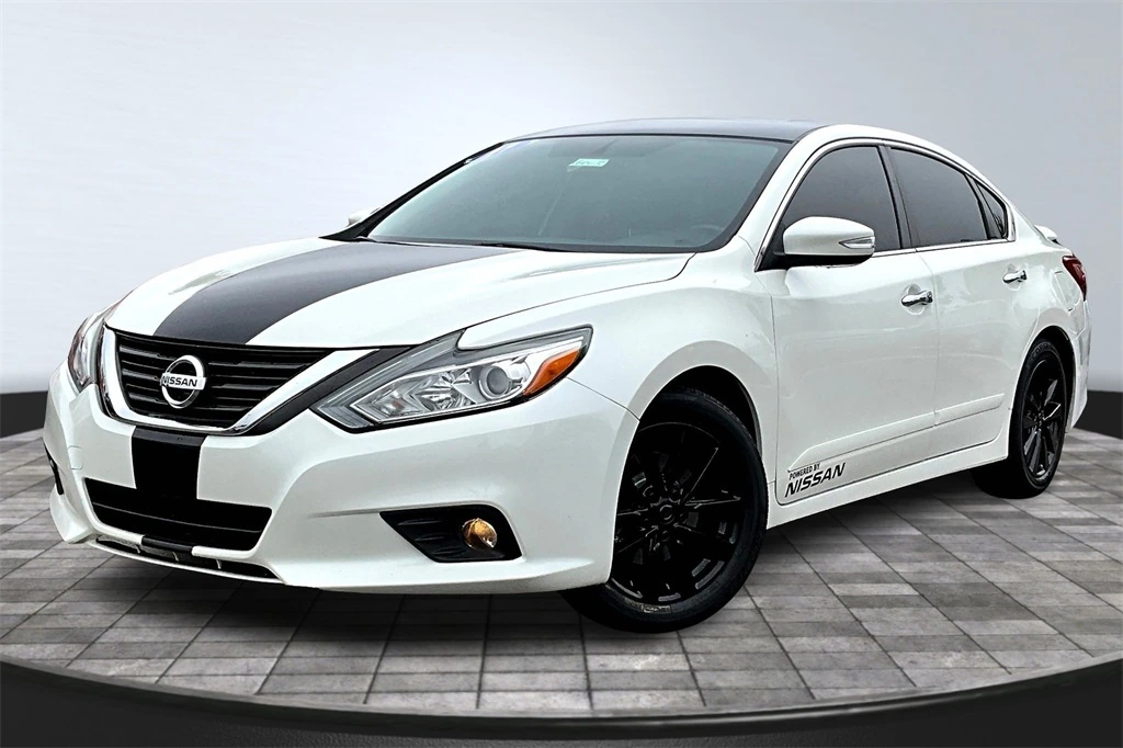 2017 Nissan Altima SL's photo