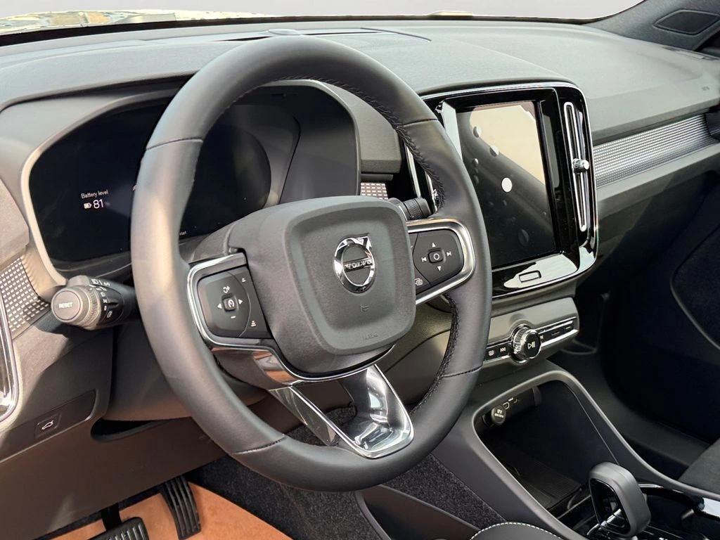 2026 Volvo - image 16