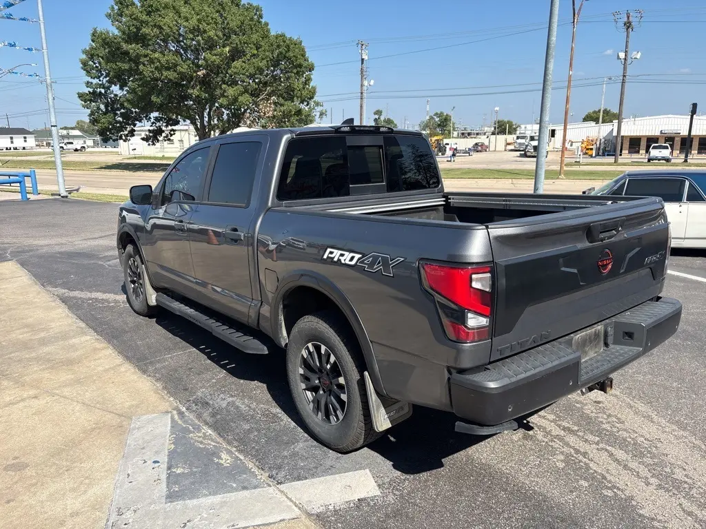 2023 Nissan Titan PRO-4X photo 3