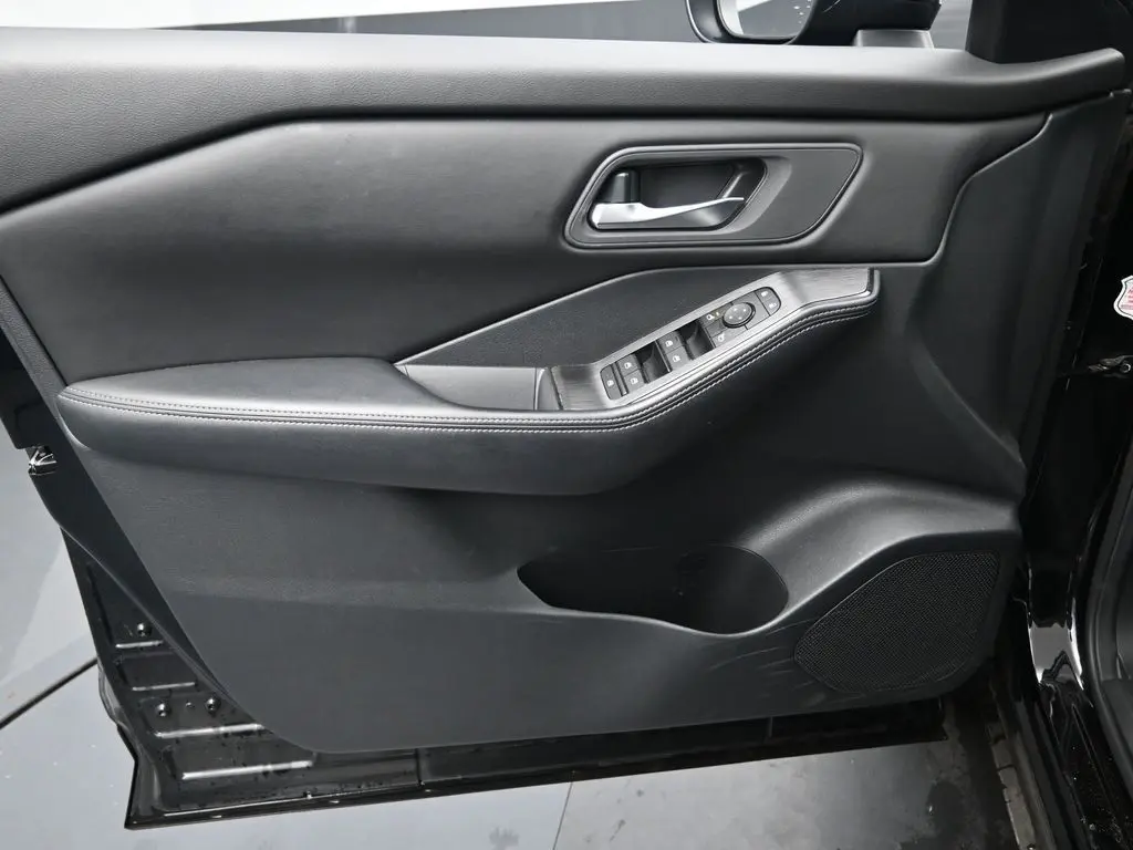 2024 Nissan Rogue SV AWD photo 17