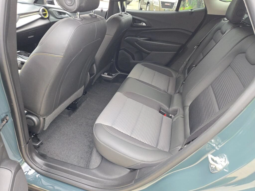 2025 Chevrolet Trax LT - Photo 21