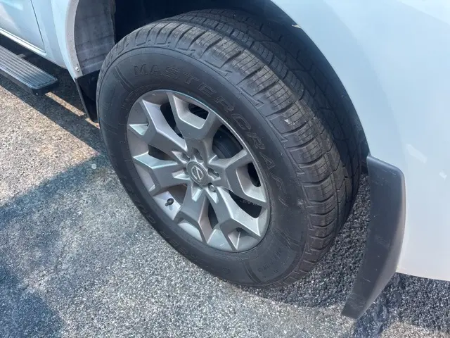 2020 Nissan Frontier SV Crew Cab photo 6