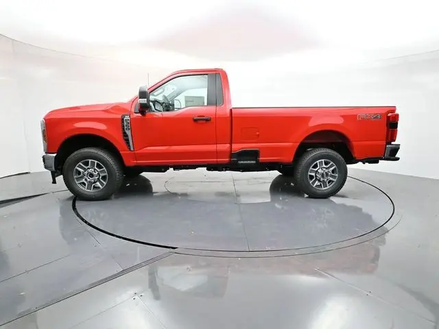 2025 Ford F-350 photo 4