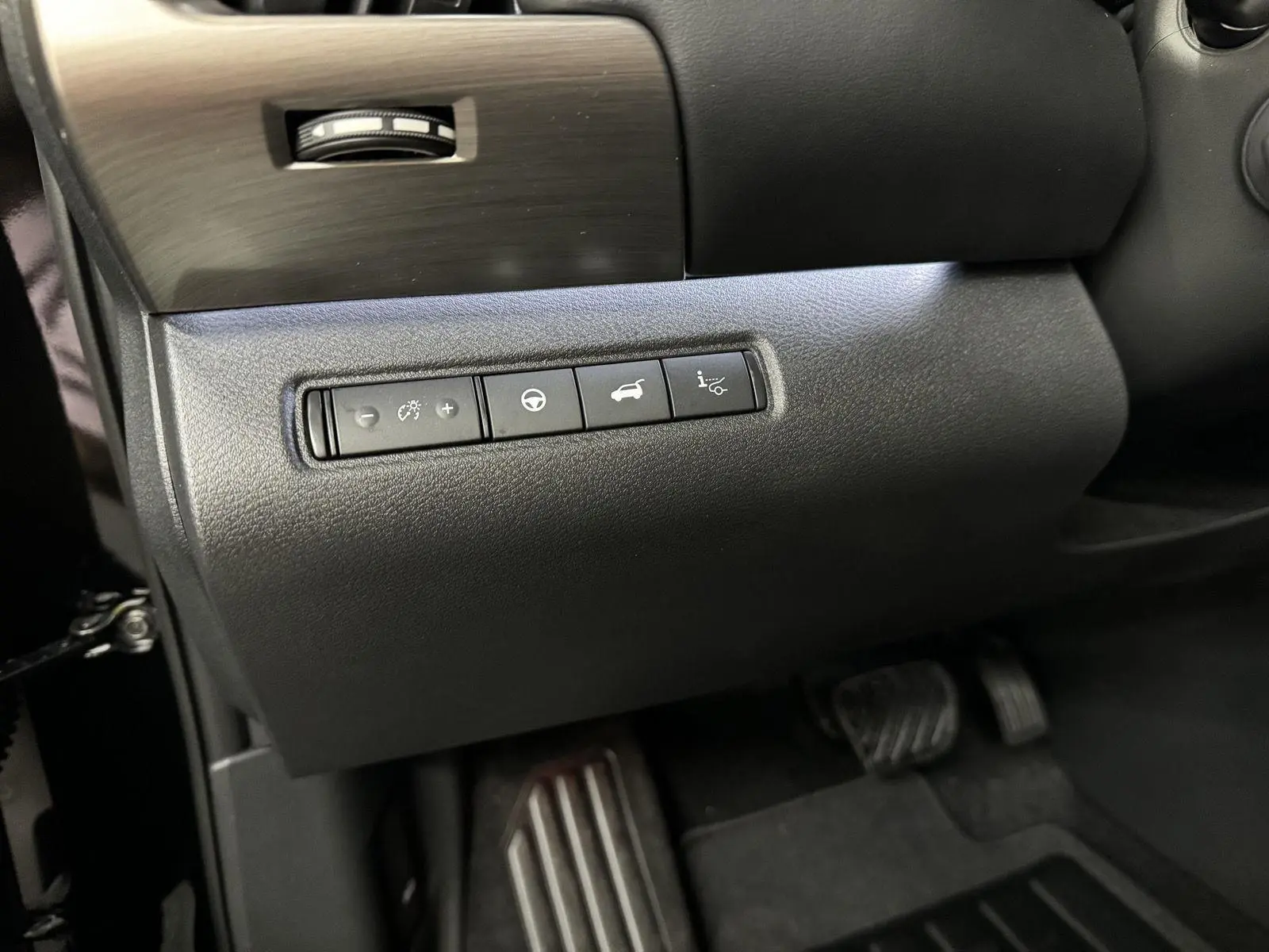 2025 Nissan Pathfinder Platinum photo 18