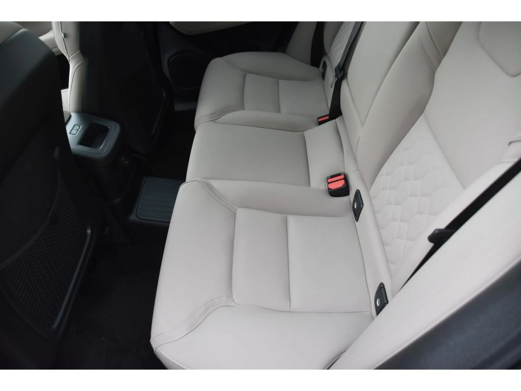 2026 Volvo - image 14