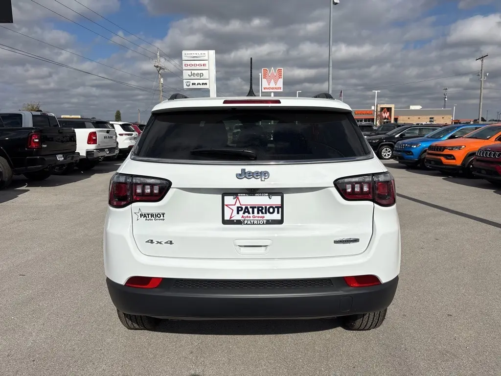 2026 Jeep Compass Latitude photo 4