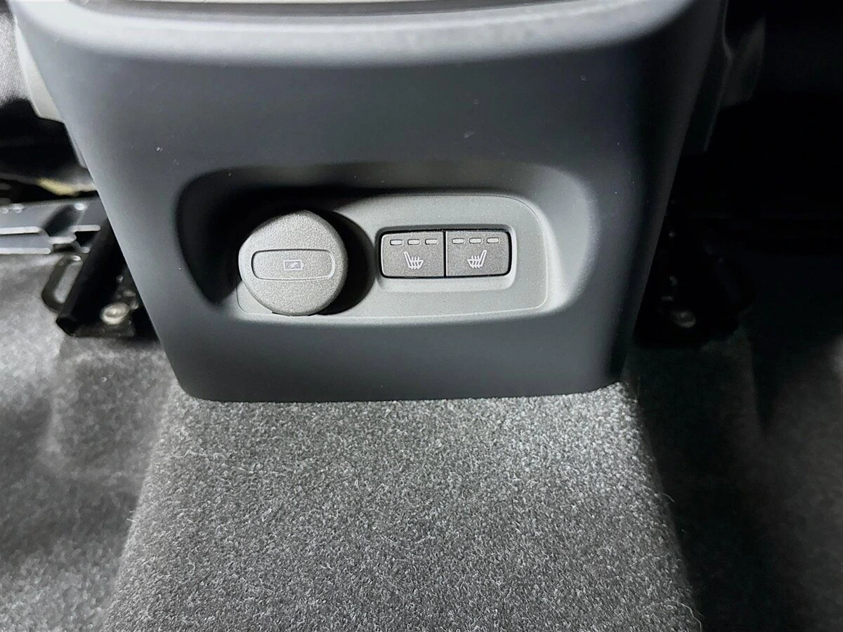 2023 Volvo - image 27