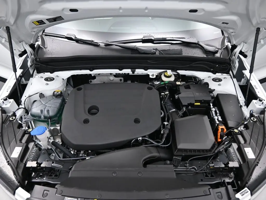 2026 Volvo - image 29