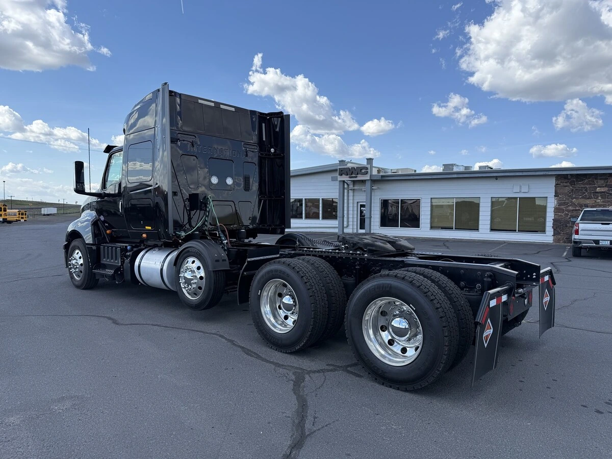 2024 International LT — photo 3
