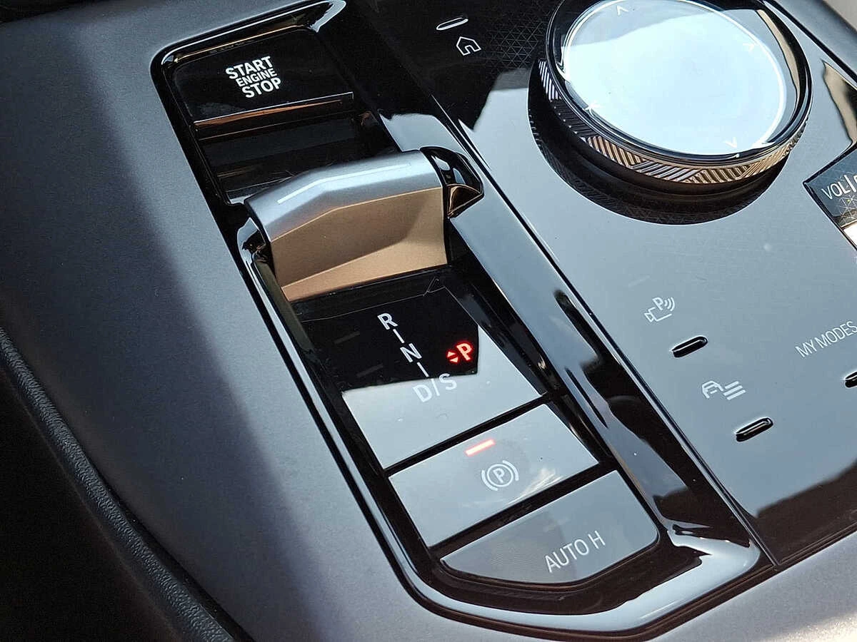 2026 BMW X3 30 - Photo 12