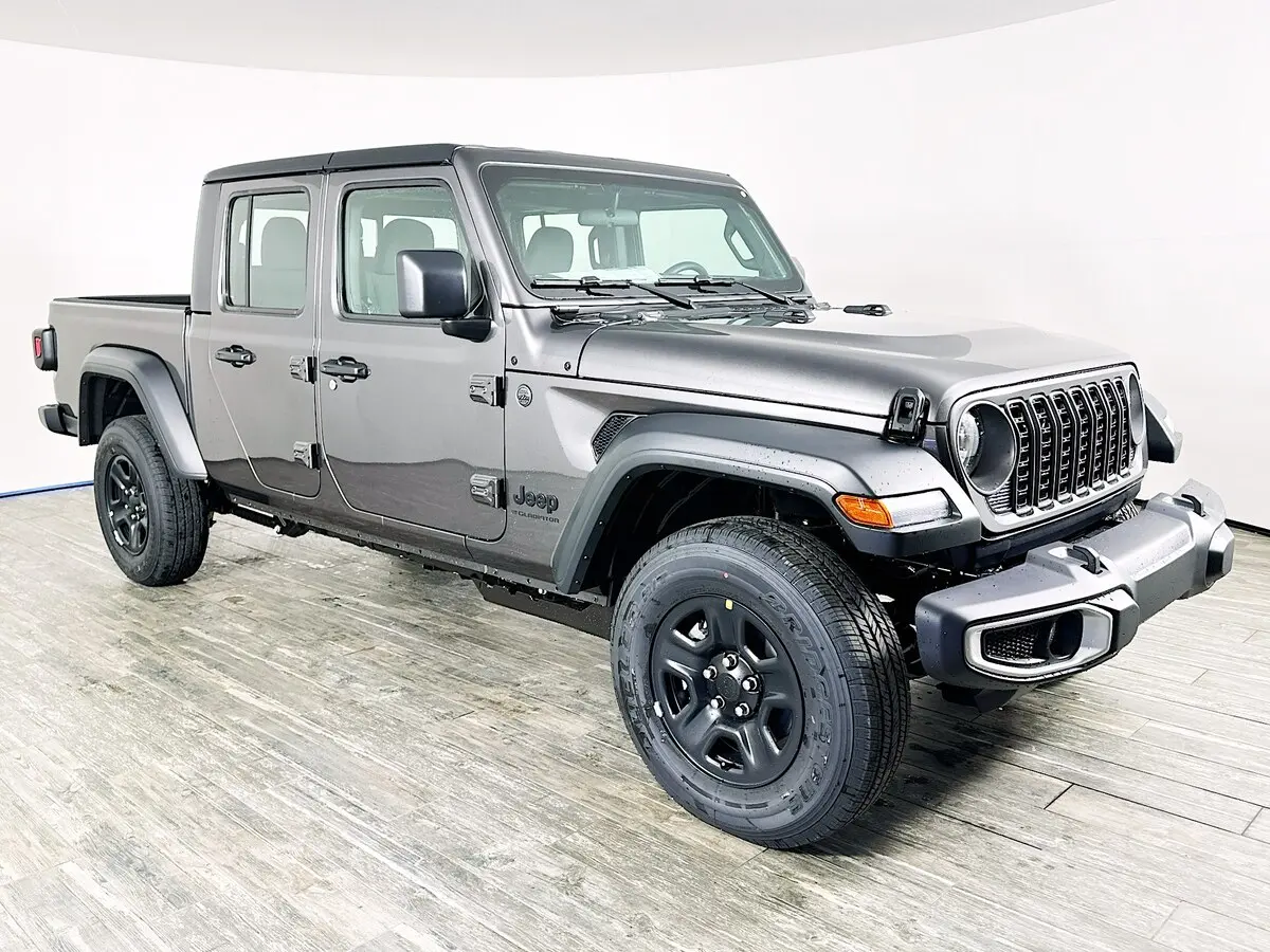 2026 Jeep Gladiator Sport's photo