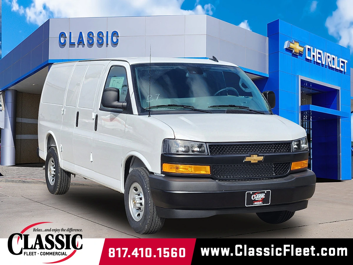 2025 Chevrolet Express Base's photo