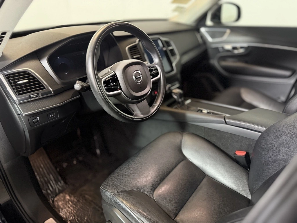 2020 Volvo - image 15