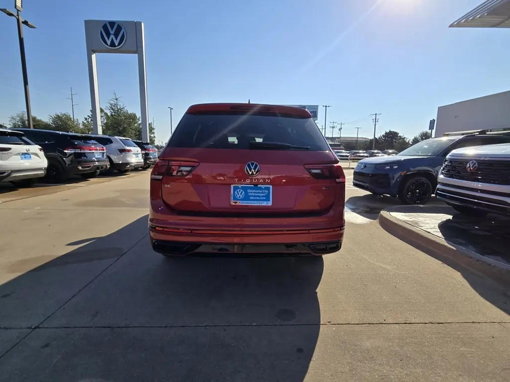 2024 Volkswagen Tiguan SE R-Line Black photo 5