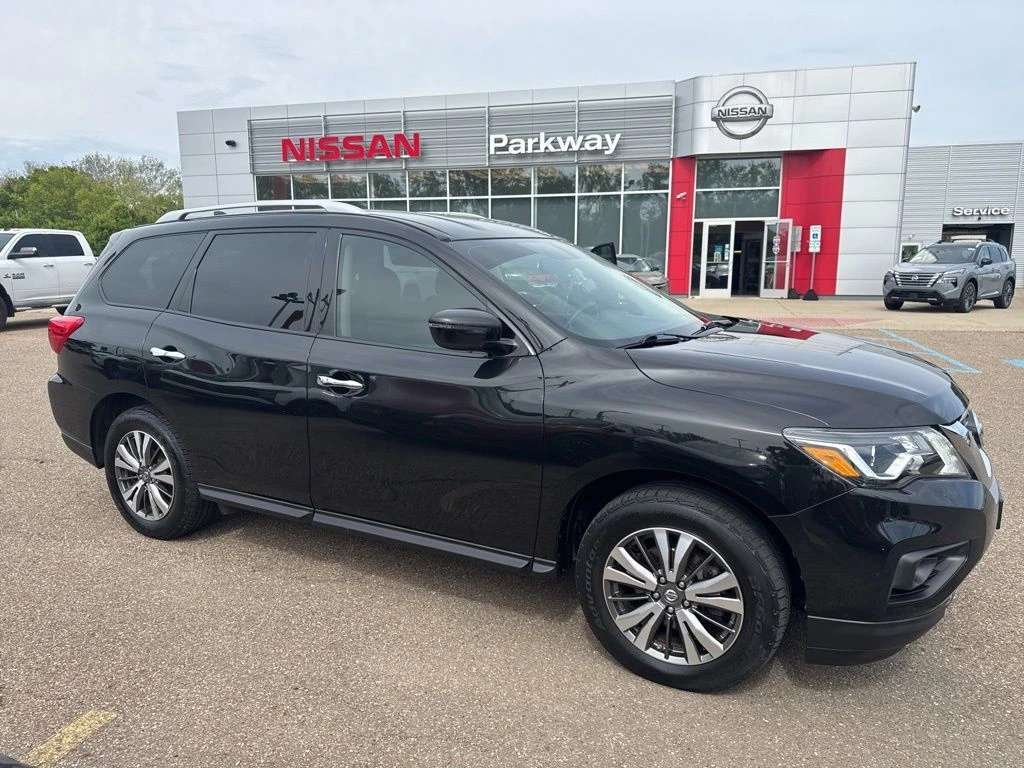 2019 Nissan Pathfinder SV 4WD's photo