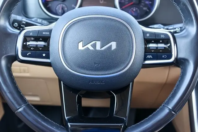 2024 Kia Carnival LX photo 23