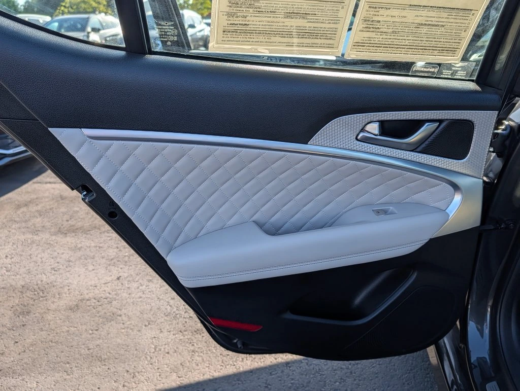 2023 GENESIS G70 Standard - Photo 15