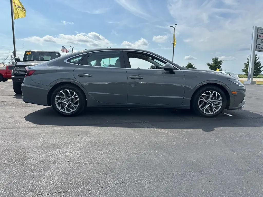 2020 Hyundai Sonata SEL photo 3