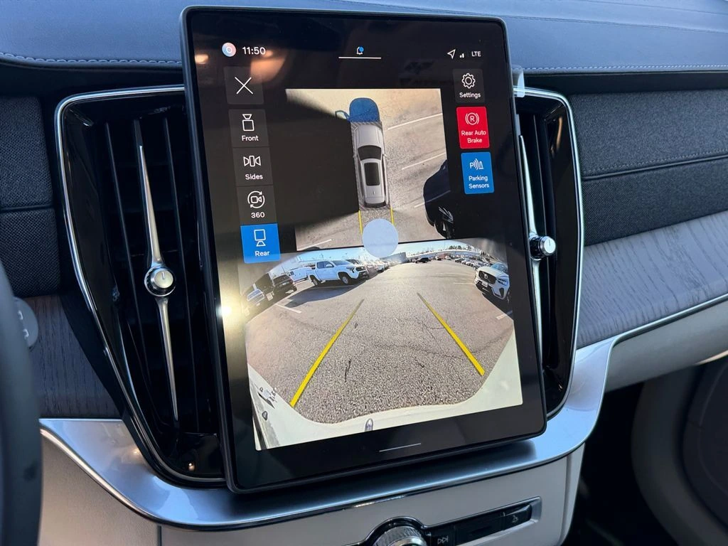 2026 Volvo - image 20