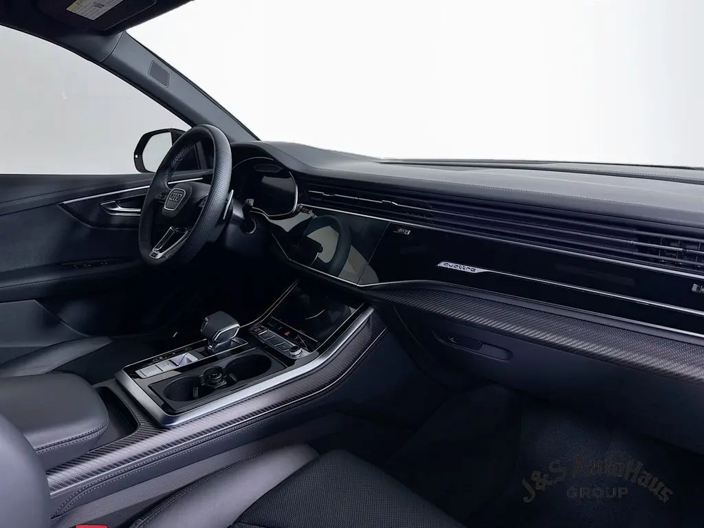2023 Audi RS Q8 photo 31