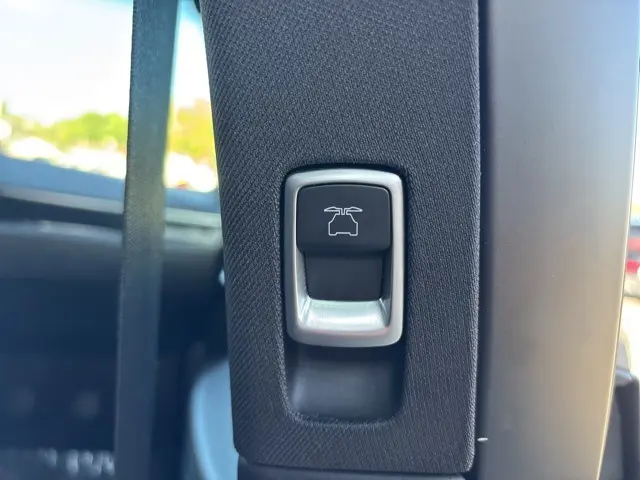2017 Tesla Model X 75D photo 16
