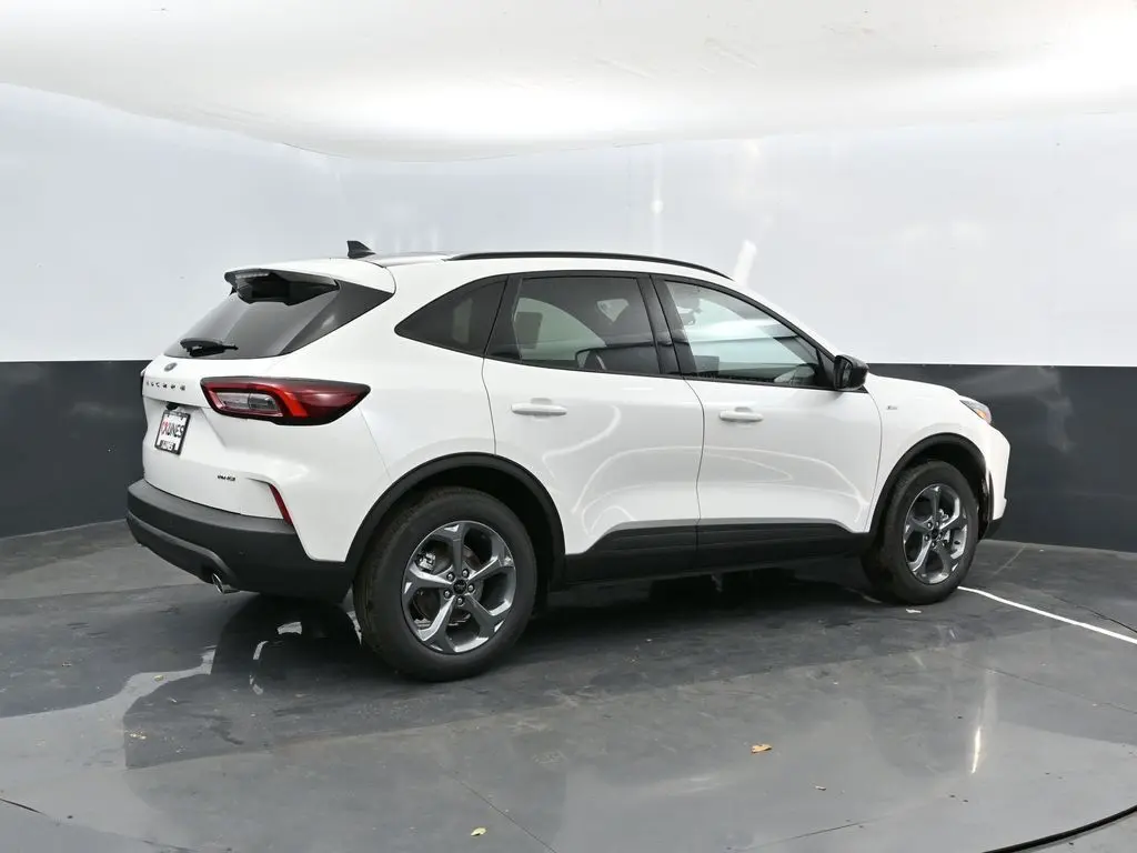 2025 Ford Escape ST-Line photo 2