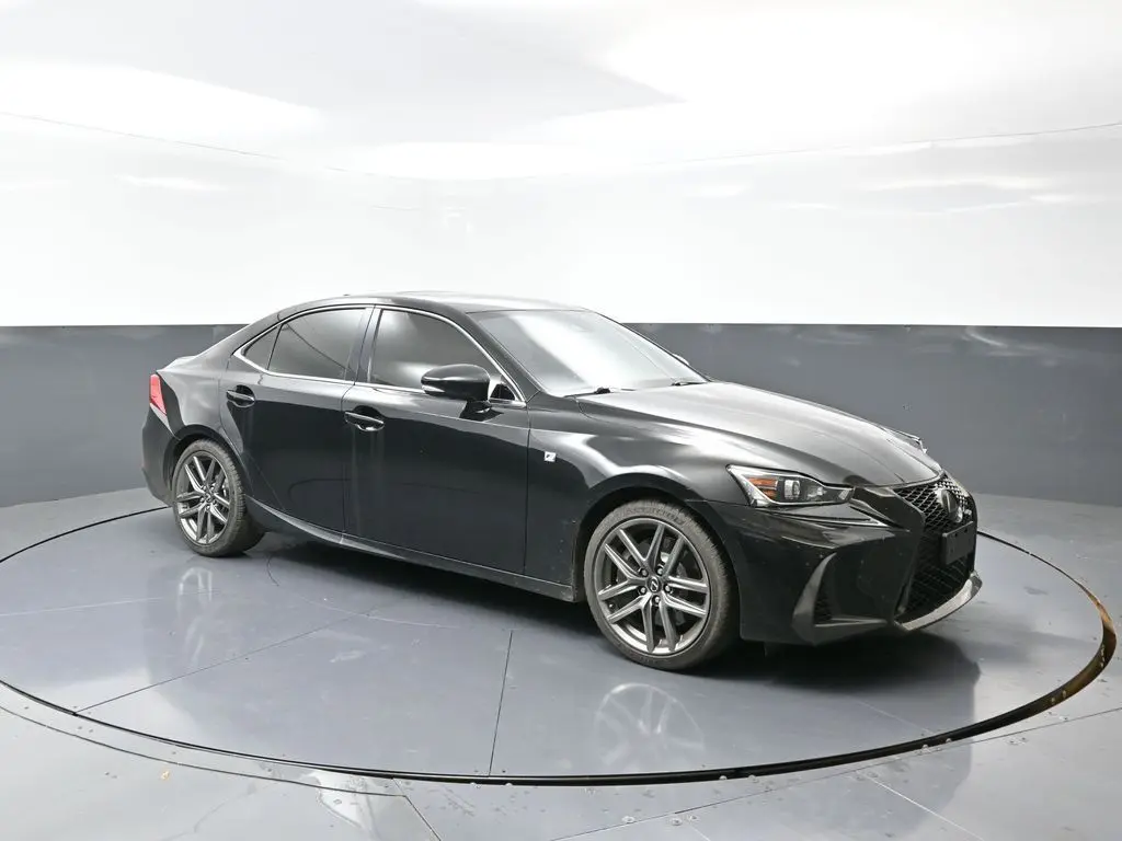 2017 Lexus IS 300 photo 3