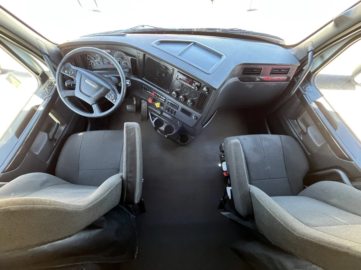 2023 Freightliner Cascadia - image 32