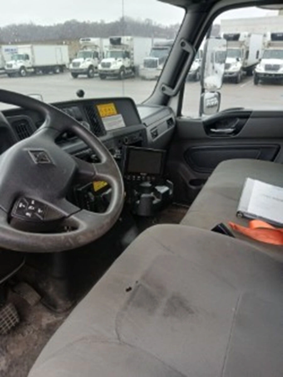 2019 International MV - image 7