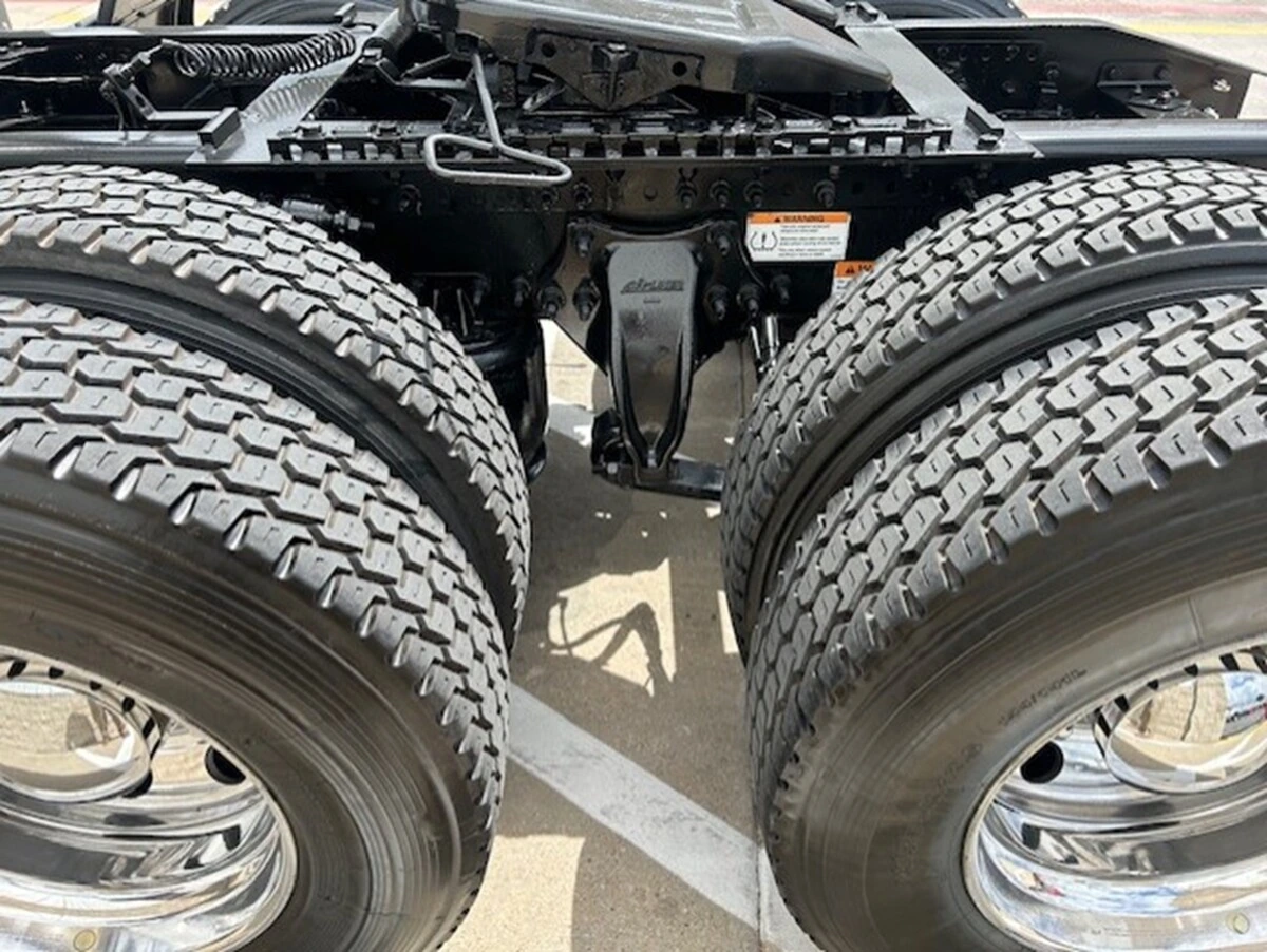 2024 Freightliner Cascadia - image 10