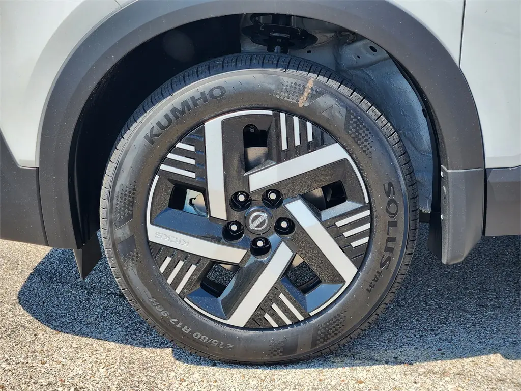 2025 Nissan Kicks SV photo 6
