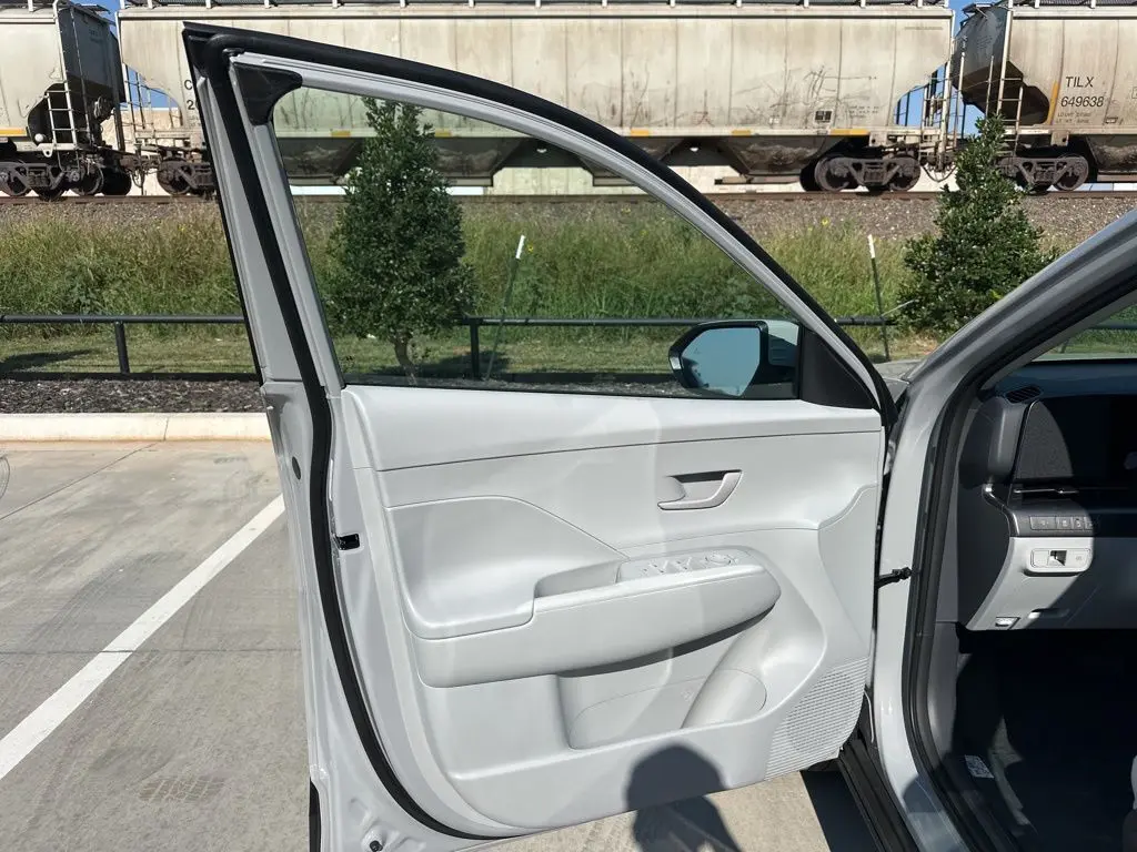 2026 Hyundai Kona SE photo 19
