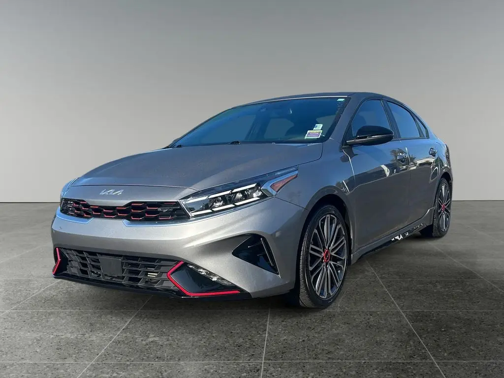 2023 Kia Forte GT photo 3