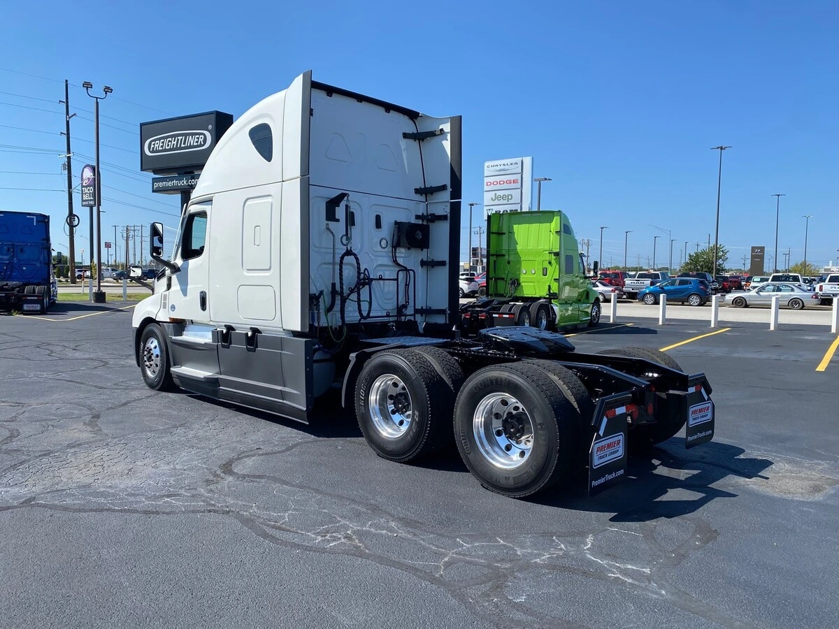2021 Freightliner Cascadia — photo 3